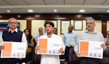 केंद्रीय नागर विमानन मंत्रालय और इस्पात मंत्री ने एएआई हवाई अड्डों के टर्मिनल बिल्डिंग आर्किटेक्चर पर पुस्तक का किया विमोचन