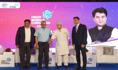केंद्रीय मंत्री ज्योतिरादित्य एम. सिंधिया ने इंडिया मोबाइल कांग्रेस 2024 के लिए 'द फ्यूचर इज नाउ' थीम का अनावरण किया