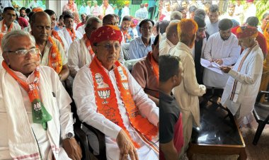 केंद्रीय राज्य मंत्री भागीरथ चौधरी ने प्रधानमंत्री नरेन्द्र मोदी के "मन की बात" कार्यक्रम को भाजपा कार्यकर्ताओं के साथ सुना
