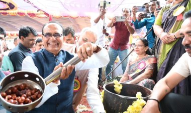 केंद्रीय मंत्री शिवराज सिंह चौहान ने कर्नाटक के शिमोगा में सुपारी किसानों से किया संवाद और मलनाड स्टार्टअप समिट में की सहभागिता