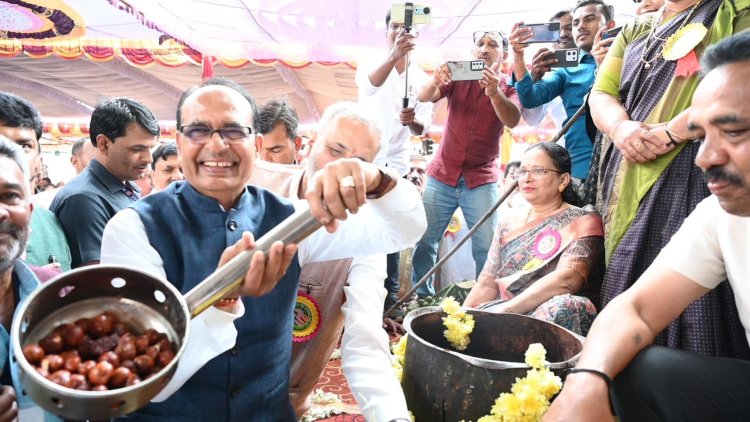 केंद्रीय मंत्री शिवराज सिंह चौहान ने कर्नाटक के शिमोगा में सुपारी किसानों से किया संवाद और मलनाड स्टार्टअप समिट में की सहभागिता