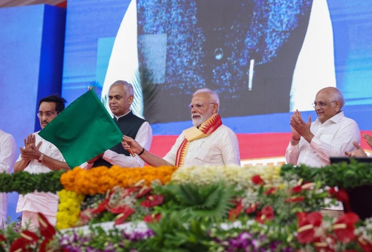 पीएम मोदी ने गुजरात को दी 1400 करोड़ रुपए की रेलवे परियोजनाओं का बड़ा तोहफा