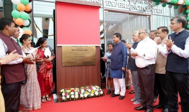 केंद्रीय शिक्षा मंत्री प्रल्हाद जोशी ने नई दिल्ली में सीबीएसई अनुभव केंद्र का उद्घाटन किया